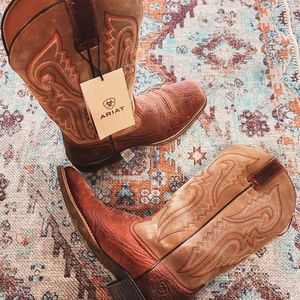 MEN'S ARIAT BOOT, FIRESIDE TEXACO, TAN VAMP, REDDISH BROWN SHAFT, SQUARE TOE